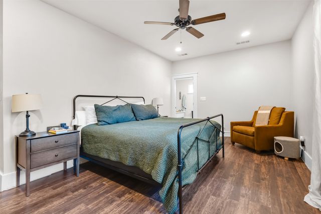 406 S Montreal Avenue, Dallas, TX 75208