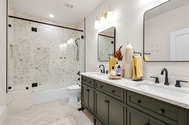 406 S Montreal Avenue, Dallas, TX 75208