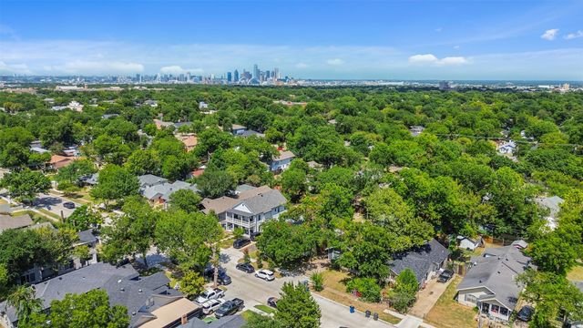 406 S Montreal Avenue, Dallas, TX 75208