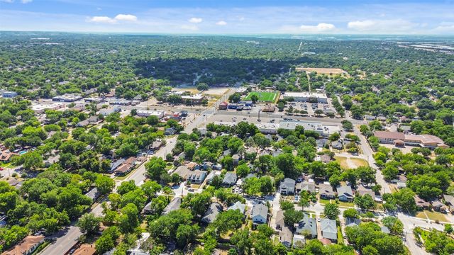 406 S Montreal Avenue, Dallas, TX 75208