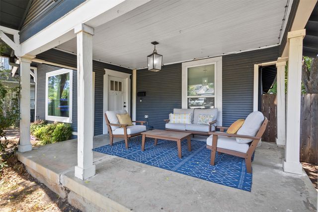 406 S Montreal Avenue, Dallas, TX 75208
