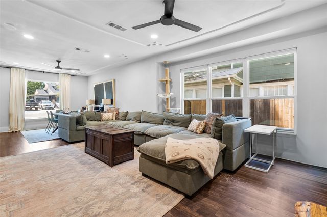 406 S Montreal Avenue, Dallas, TX 75208