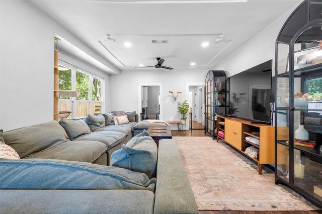 406 S Montreal Avenue, Dallas, TX 75208