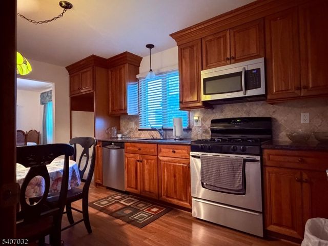 85 Fulton St, Clark Twp., NJ 07066