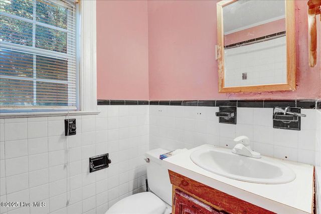 1605 Waverly Avenue, Kinston, NC 28504