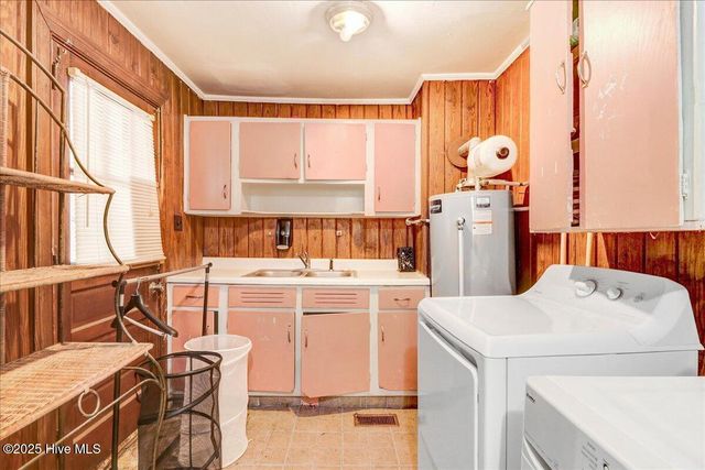 1605 Waverly Avenue, Kinston, NC 28504