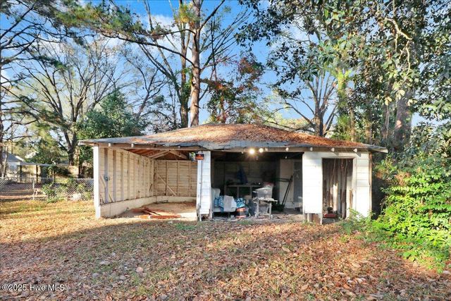 1605 Waverly Avenue, Kinston, NC 28504