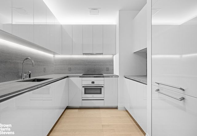 1 Wall St Apt 1805, New York City, NY 10005