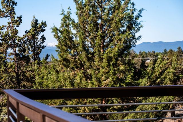 21042 Robin Avenue, Bend, OR 97703