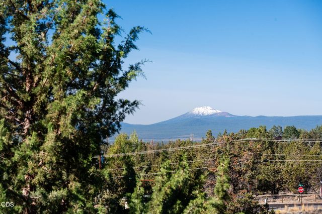 21042 Robin Avenue, Bend, OR 97703