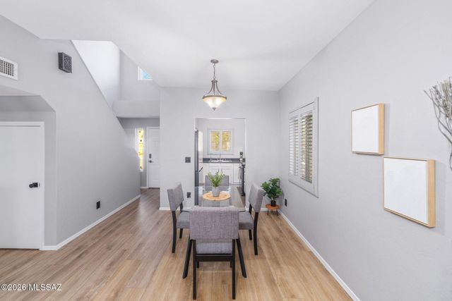 1694 E Calle Grandiosa, Tucson, AZ 85706