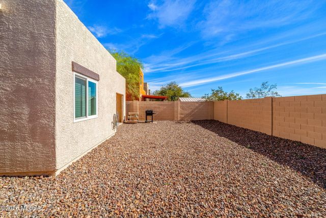 1694 E Calle Grandiosa, Tucson, AZ 85706