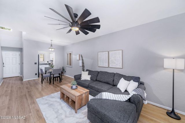 1694 E Calle Grandiosa, Tucson, AZ 85706