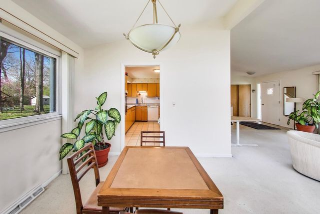 2710 Marl Oak Drive, Highland Park, IL 60035