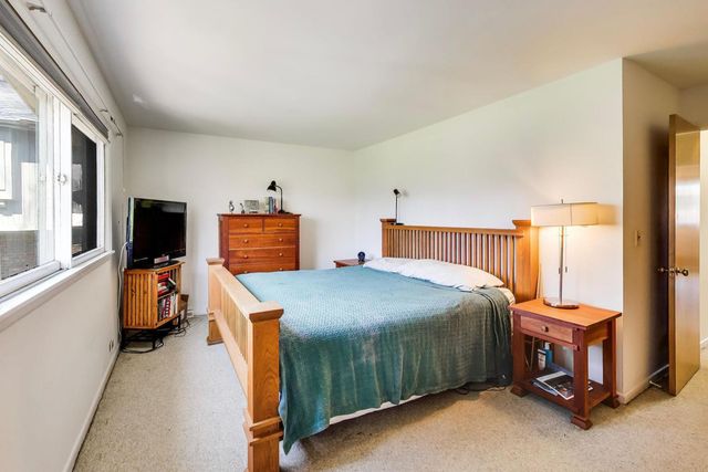 2710 Marl Oak Drive, Highland Park, IL 60035