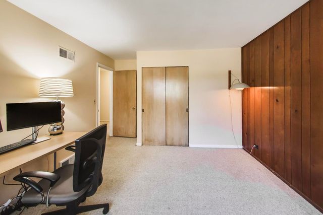 2710 Marl Oak Drive, Highland Park, IL 60035