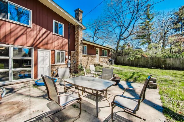 2710 Marl Oak Drive, Highland Park, IL 60035