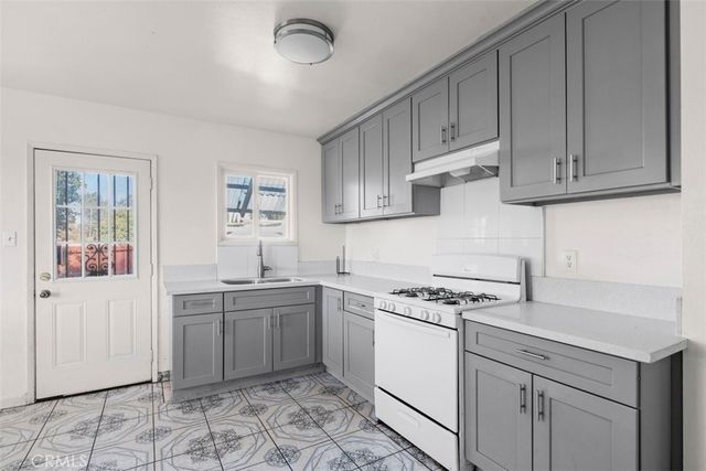 2135 Down, Riverside, CA 92507