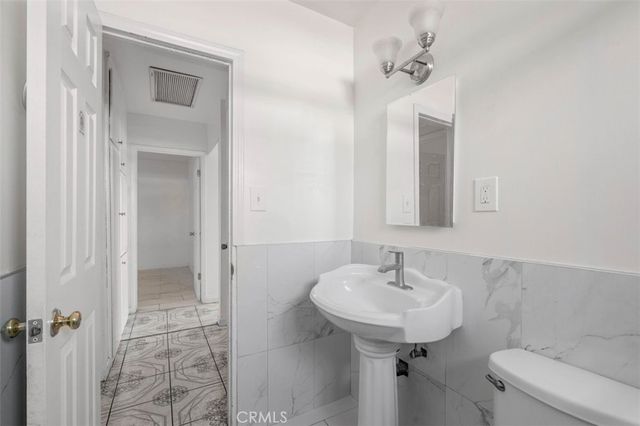 2135 Down, Riverside, CA 92507