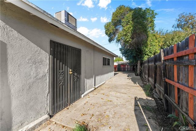 2135 Down, Riverside, CA 92507