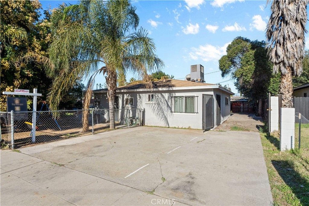 2135 Down, Riverside, CA 92507