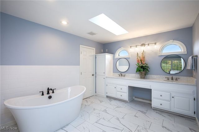 2866 Carie Hill Circle NW, Massillon, OH 44646