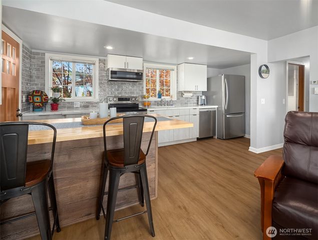 232 N Sunset Drive, Camano Island, WA 98282