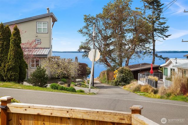 232 N Sunset Drive, Camano Island, WA 98282