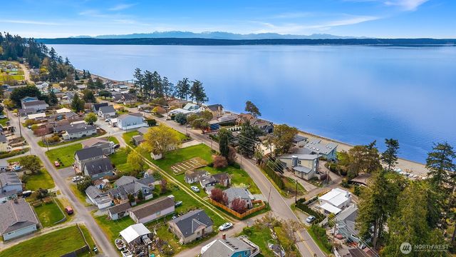 232 N Sunset Drive, Camano Island, WA 98282