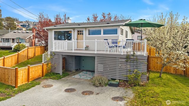 232 N Sunset Drive, Camano Island, WA 98282