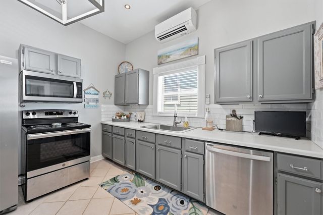 1310 19th Street, Galveston, TX 77550