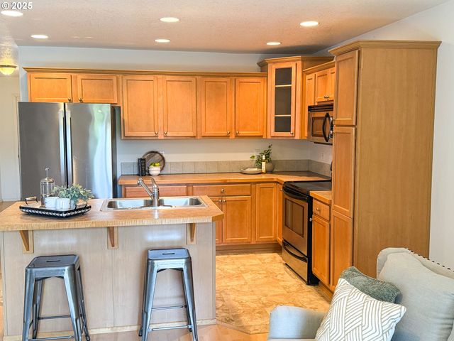 13416 Se HAROLD St 9, Portland, OR 97236