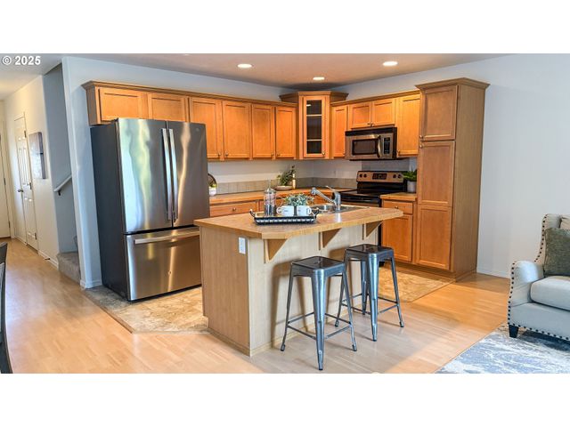13416 Se HAROLD St 9, Portland, OR 97236