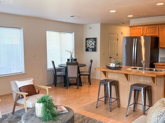 13416 Se HAROLD St 9, Portland, OR 97236