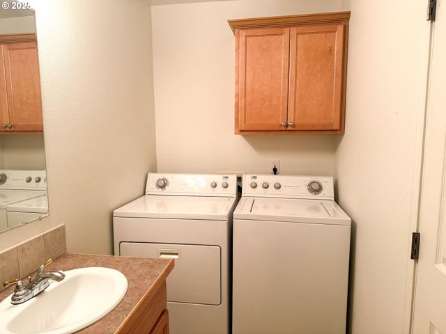 13416 Se HAROLD St 9, Portland, OR 97236