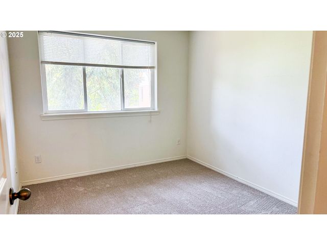 13416 Se HAROLD St 9, Portland, OR 97236