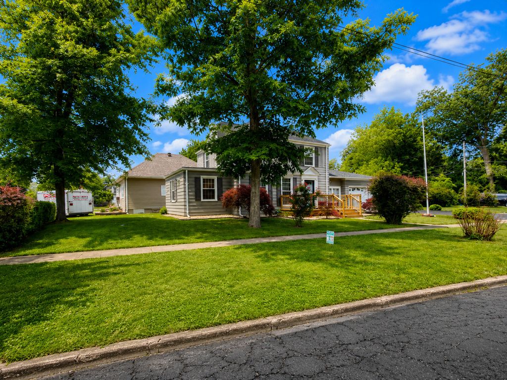 Image 11 of property listing at 831 E 5th Street, Centralia, IL 62801