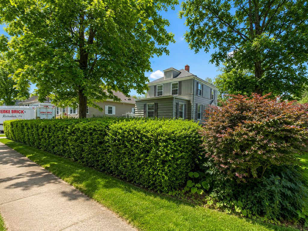 Image 13 of property listing at 831 E 5th Street, Centralia, IL 62801