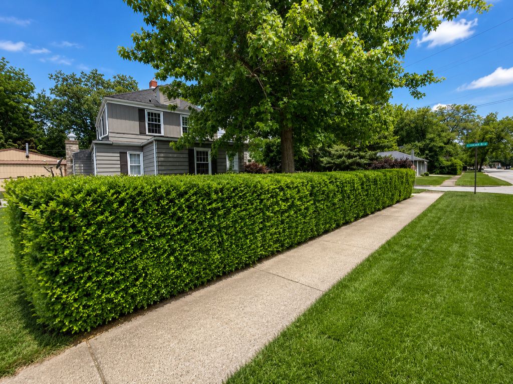 Image 14 of property listing at 831 E 5th Street, Centralia, IL 62801