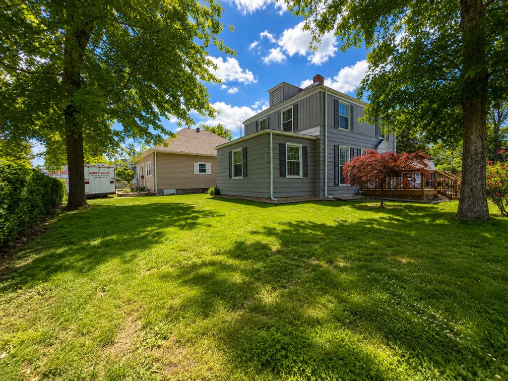 Image 16 of property listing at 831 E 5th Street, Centralia, IL 62801