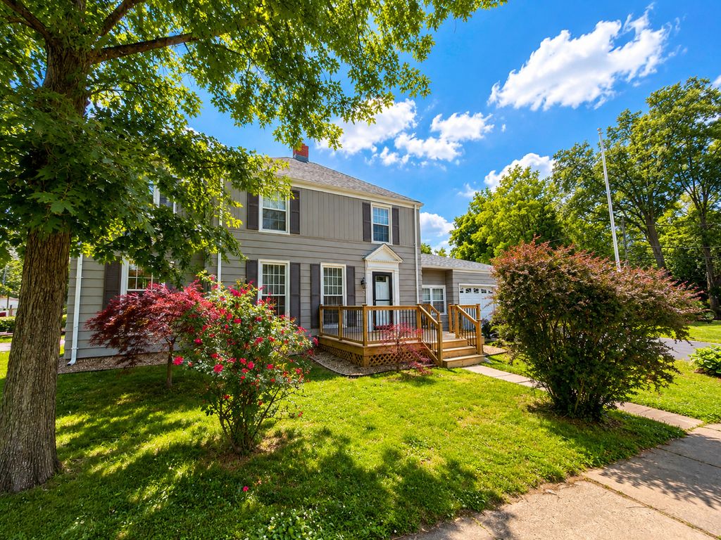 Image 17 of property listing at 831 E 5th Street, Centralia, IL 62801