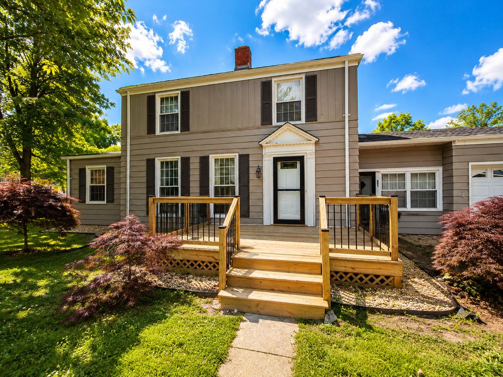 Image 19 of property listing at 831 E 5th Street, Centralia, IL 62801