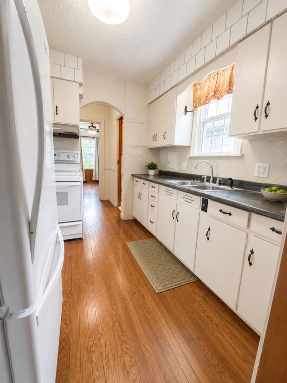 Image 5 of property listing at 831 E 5th Street, Centralia, IL 62801