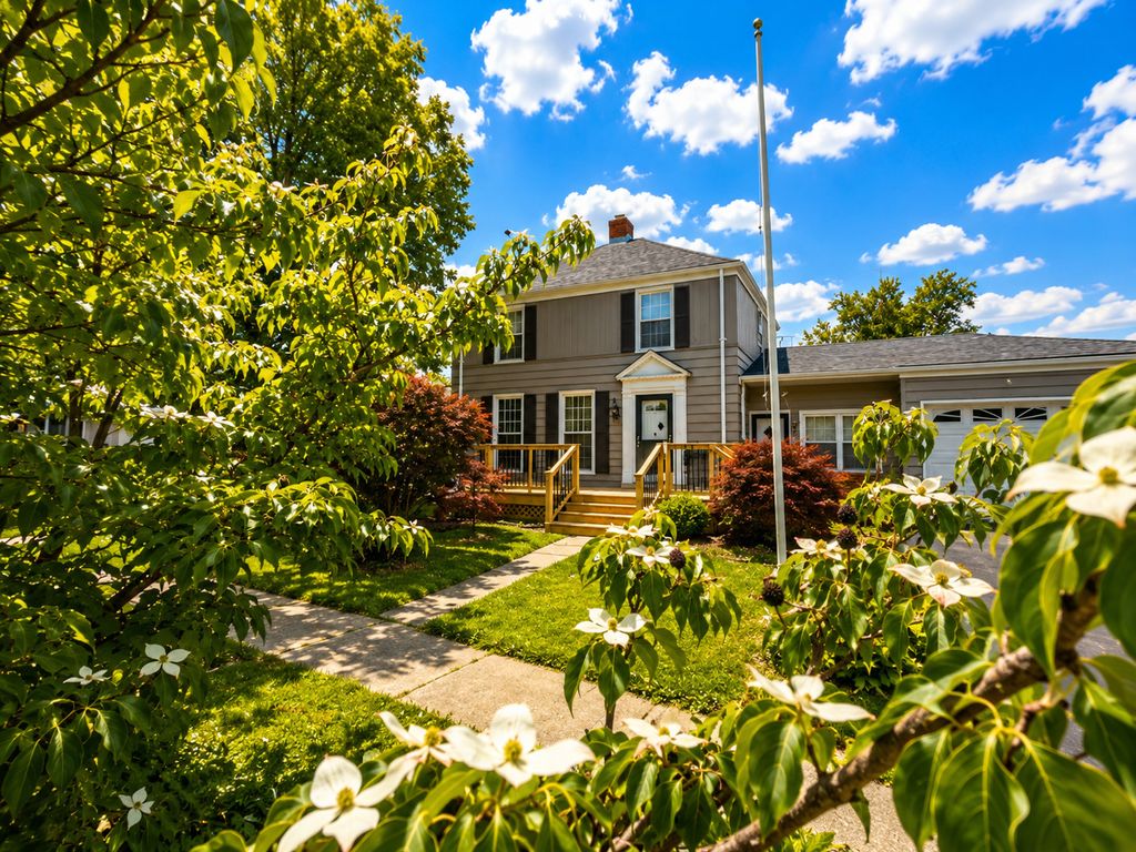 Image 48 of property listing at 831 E 5th Street, Centralia, IL 62801