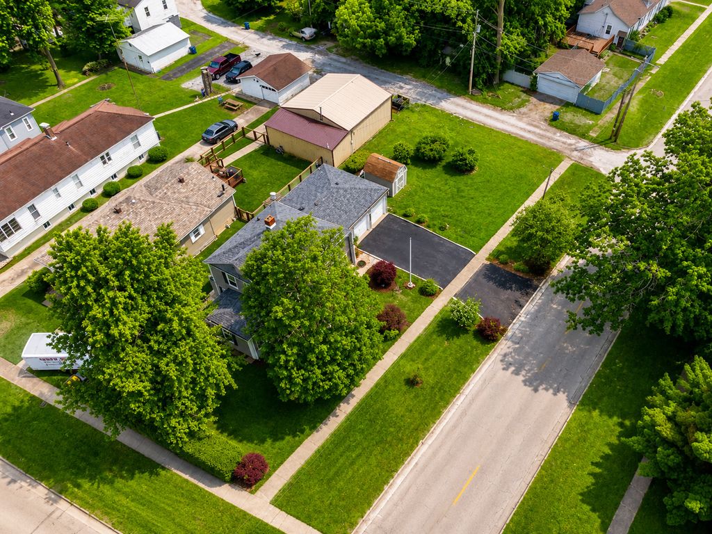 Image 52 of property listing at 831 E 5th Street, Centralia, IL 62801