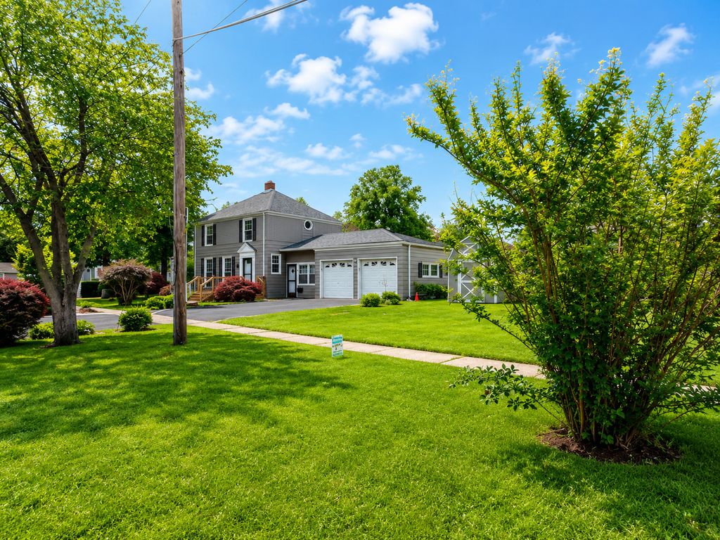 Image 7 of property listing at 831 E 5th Street, Centralia, IL 62801