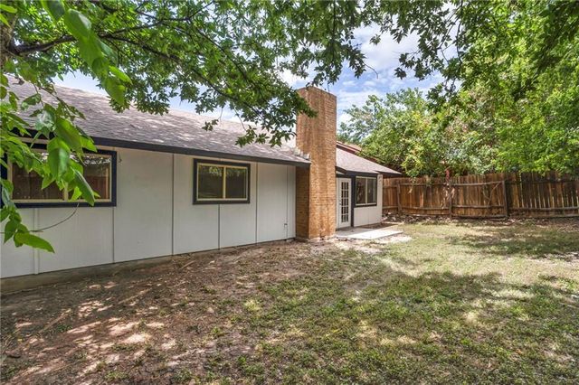 2416 Village WALK, Austin, TX 78744