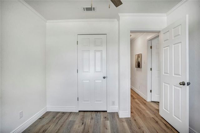 2416 Village WALK, Austin, TX 78744