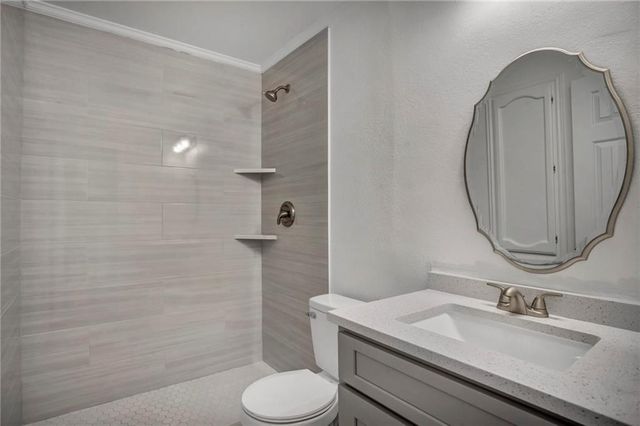 2416 Village WALK, Austin, TX 78744