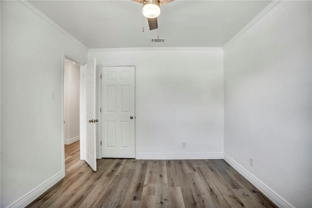 2416 Village WALK, Austin, TX 78744